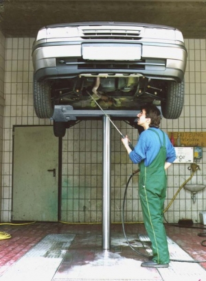 Подъемник одноплунжерный автомобильный с платформой для подхвата под кузов г/п 3 тонн
